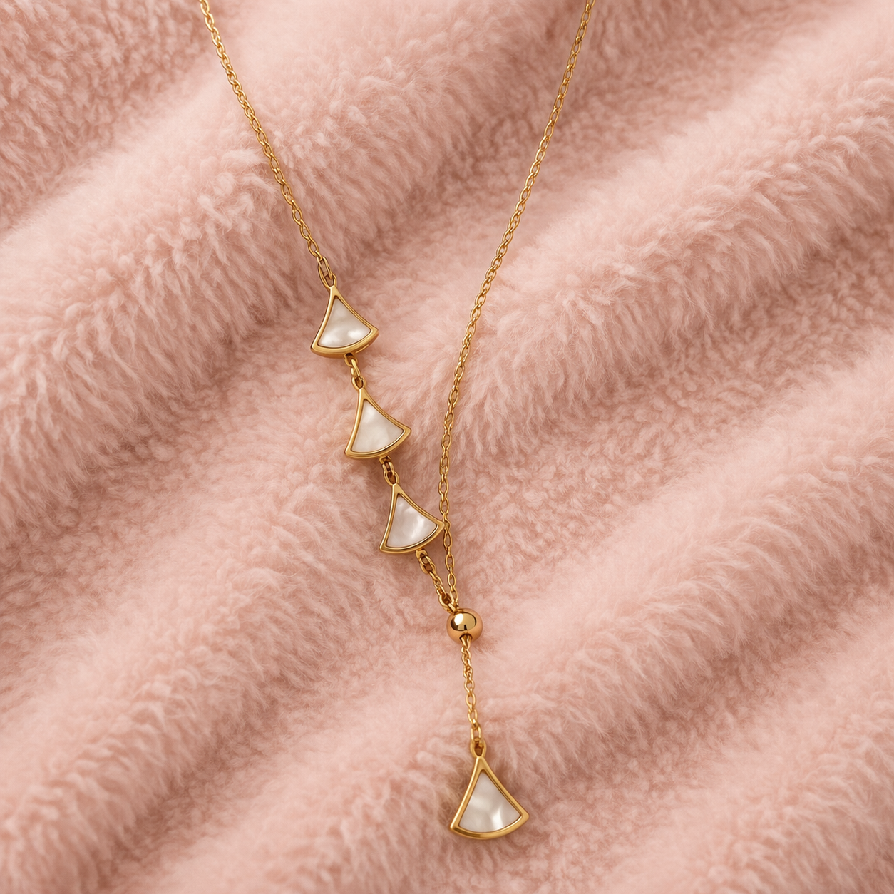 Gold Fan-Shaped Pendant Necklace