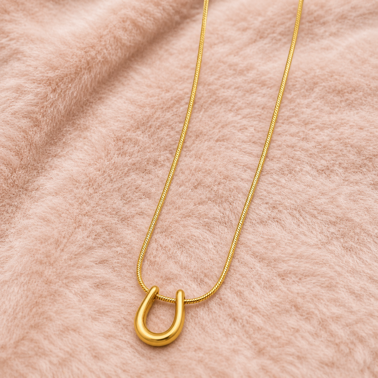 U-Shaped Pendant Necklace