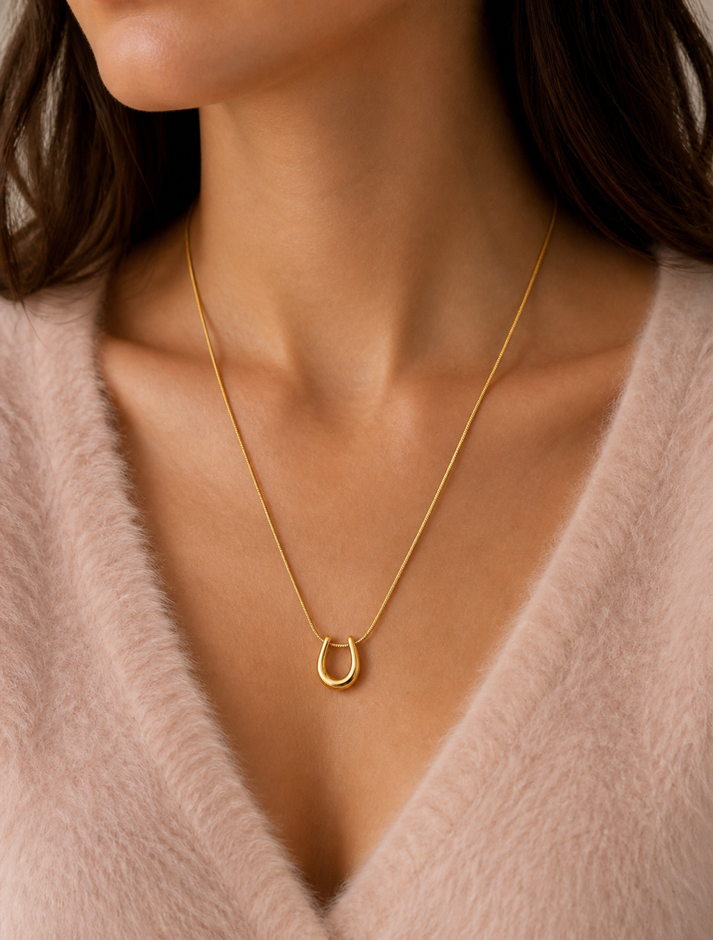 U-Shaped Pendant Necklace